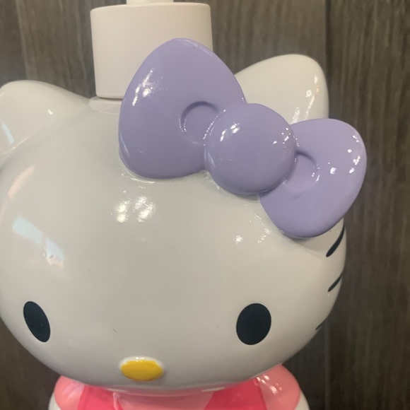 New Hello Kitty In Pink Outfit & Purple Bow Lotion Soap Dispenser Pump By Sanrio - Picture 3 of 9